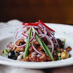 Салат с жареной говядиной Фасоль