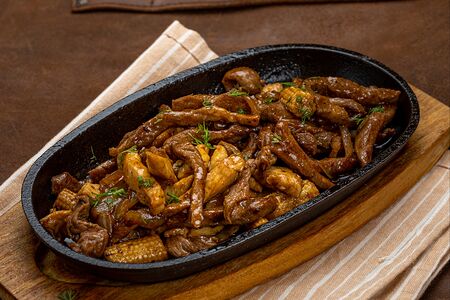 Мясная сковородка