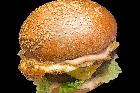 Чизбургер с яйцом