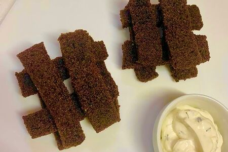 Гренки чесночные с соусом Тартар