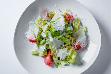 Микс-салат с пармезаном