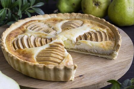 Сметанный пирог с грушами
