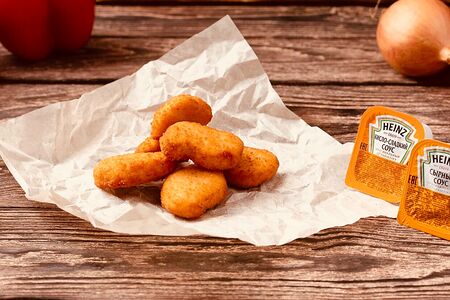 Куриные Наггетсы и соус на выбор