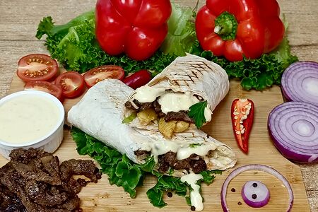 Мясная шаурма со свининой