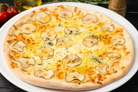 С грушей и горгонзолой