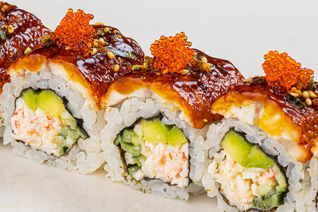 Ролл с угрём и крабом