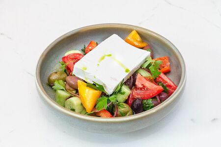 Греческий салат с цитрусовой заправкой