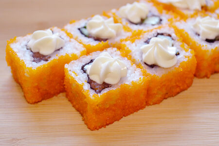 Ролл Калифорния с лососем