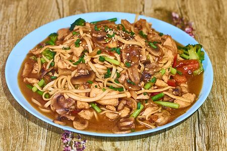 Лапша с курицей и шампиньонами 702