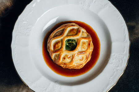 Французский пирог с лисичками и копченой сметаной