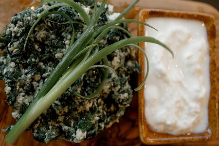 Шпинат с яйцом