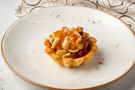 Корзиночка с сухофруктами