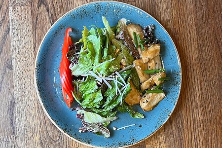 Микс салат с курицей