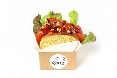 Сэндвич с беконом и пепперони