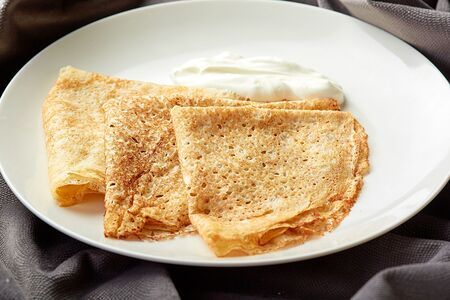 Блины со сметаной