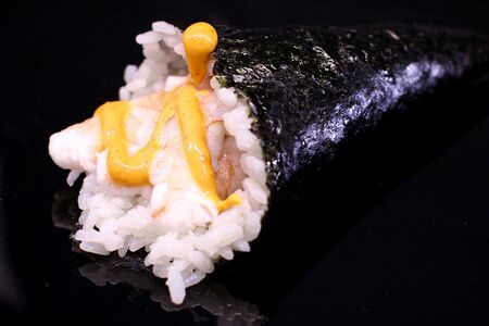 Хенд ролл с креветками