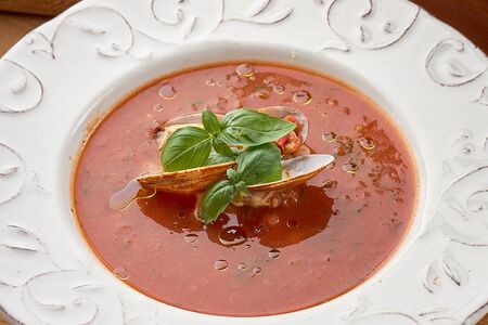 Томатный суп с морепродуктами