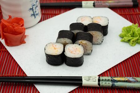 Мини ролл с креветкой