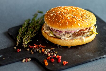 Сырный бургер