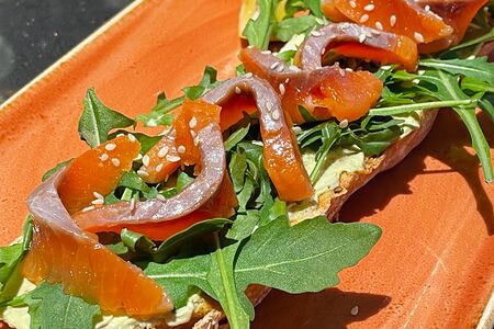 Брускетта с рыбой