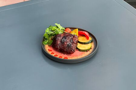 Ребра, томленные в дровяной печи