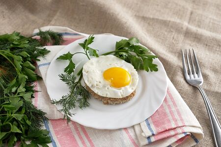 Бифштекс из говядины с яйцом