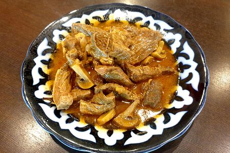 Гуляш из говядины с грибами