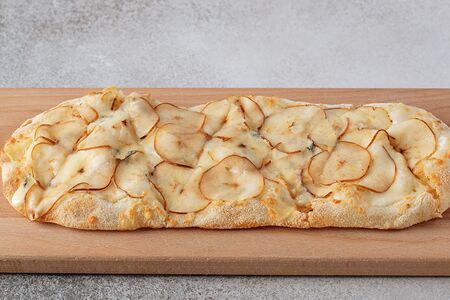 Горгонзола с грушей