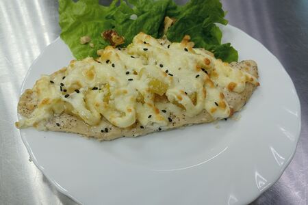 Отбивная куриная под ананасом