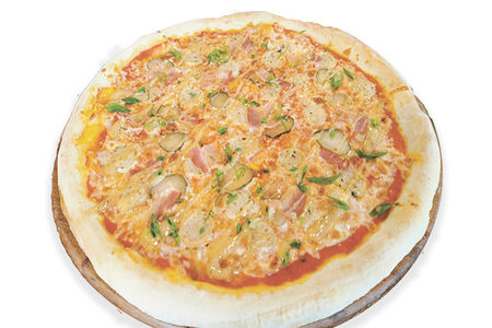Пицца с мюнхенскими колбасками, беконом и солеными огурцами 38см