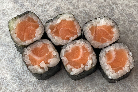 Ролл с лососем