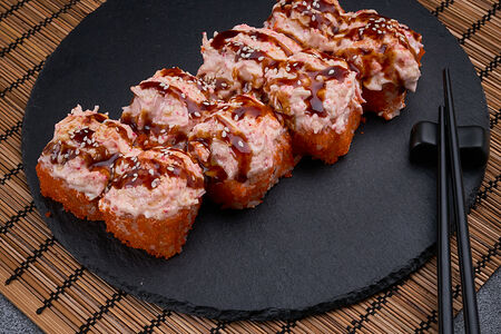 Ролл с гребешком и крабом