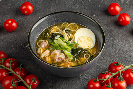 Рамён с яйцом и беконом