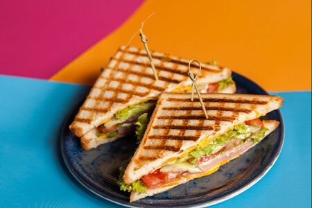 Сэндвич с ветчиной и сыром