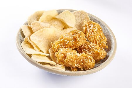 Крылья медовые с сырными чипсами