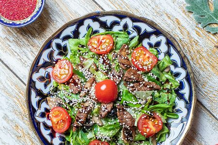 Горячий салат с телятиной