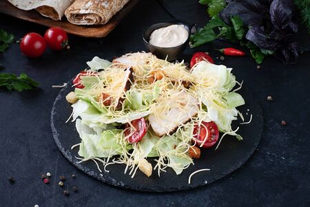 Салат Цезарь классический