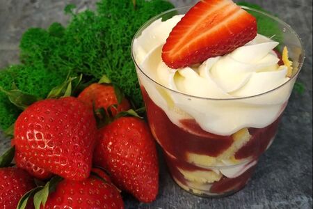 Трайфл с клубникой