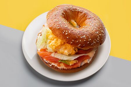 Бейгл-завтрак с лососем