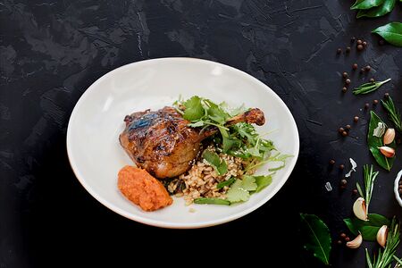 Утиная ножка конфи в глазури бальзамик-гранат