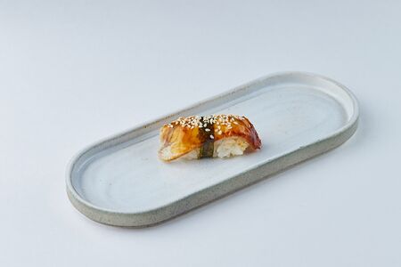 Суши с угрем