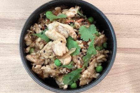 Азиатский жареный рис с курицей