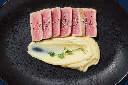 Филе тунца с картофельным пюре и васаби