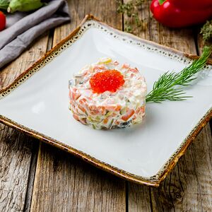 Салат Оливье с семгой