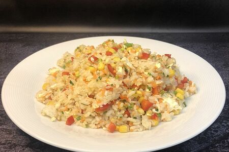 Рис с яйцом и овощами