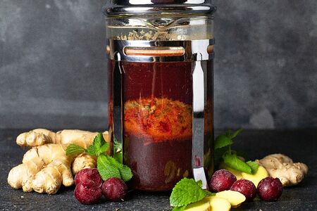 Чёрный вишнёвый чай с имбирём и куркумой