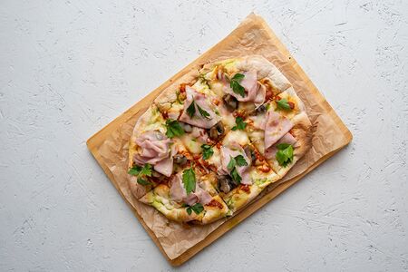 С ветчиной и грибами