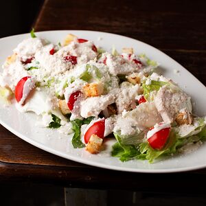 Салат Цезарь с курицей