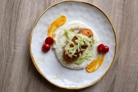 Батончик из цыпленка с картофельным кремом