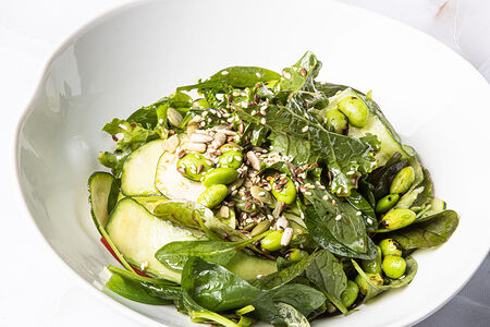 Зелёный салат с авокадо